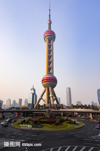 上海東方明珠的日景